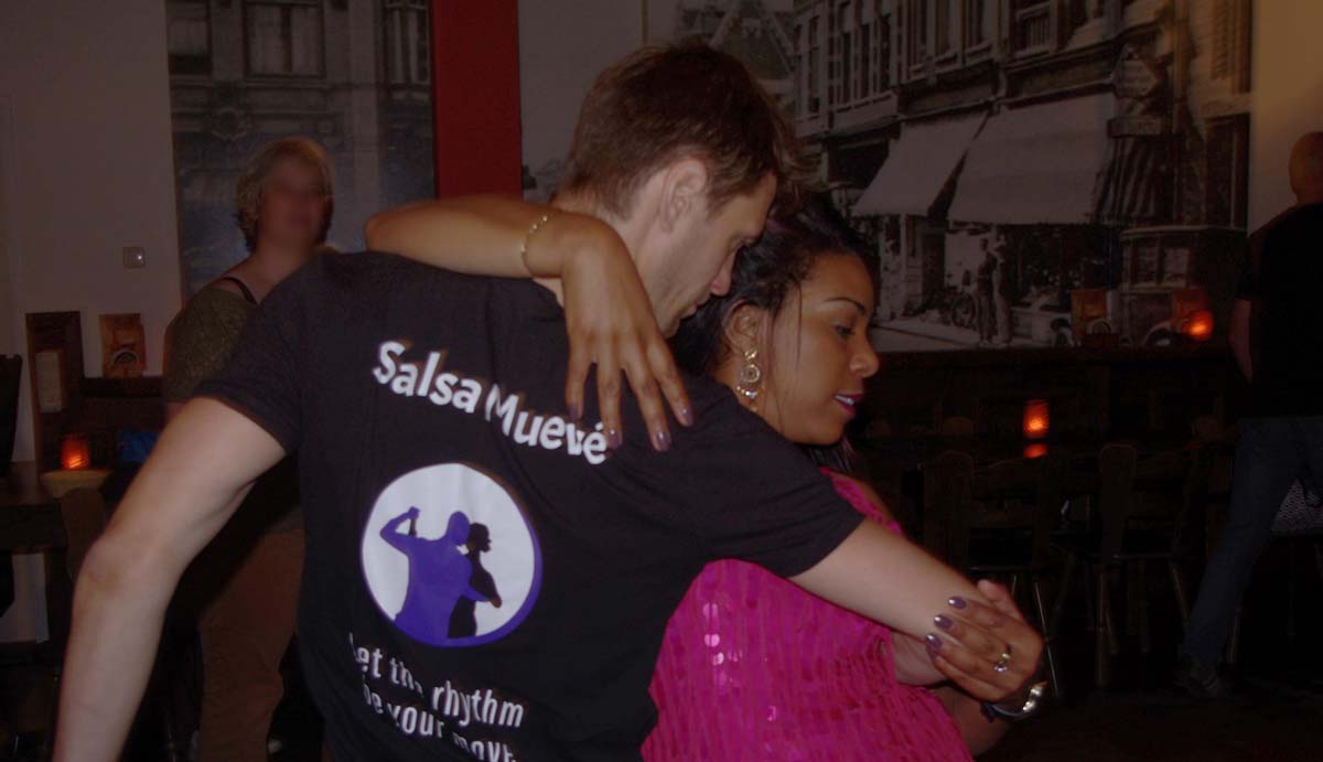 Dansen bij Salsa Mueve